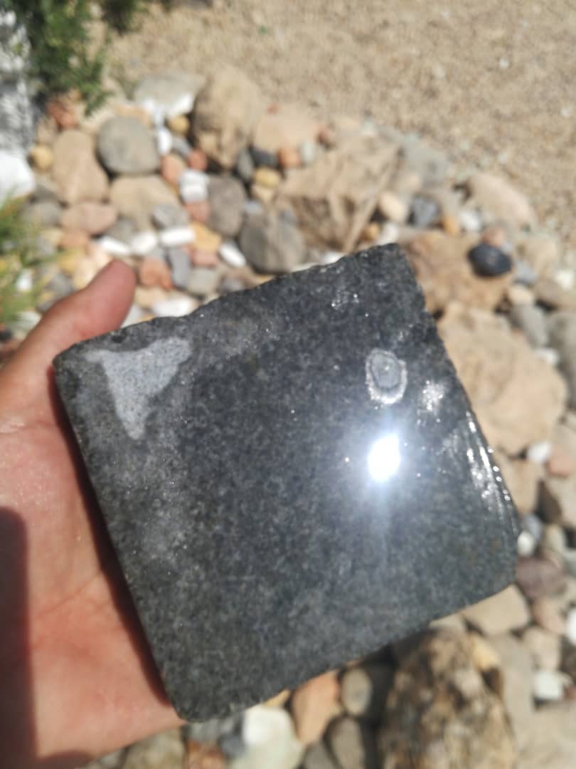 سنگ کوبیک مشکی نطنز